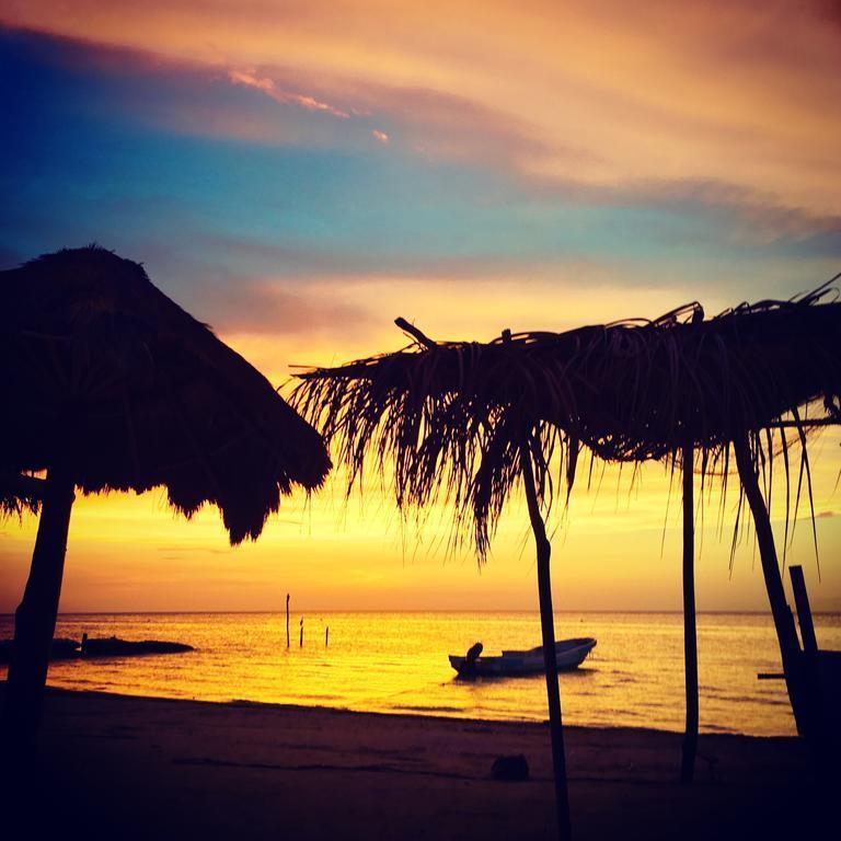 Hostal Holbox Bagian luar foto